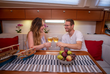 זוג מאוהב על ספינה