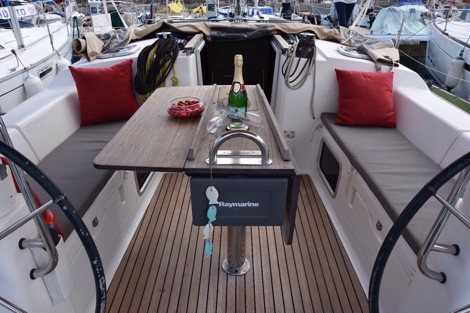 פנים יאכטה סימונה