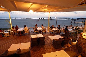 ים בר - מרפסת על הים